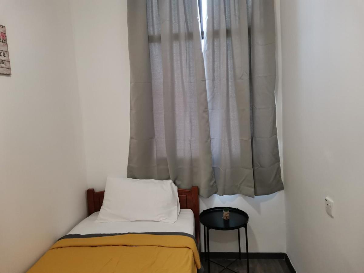 G Fortune Guest House+ George Town Exteriör bild