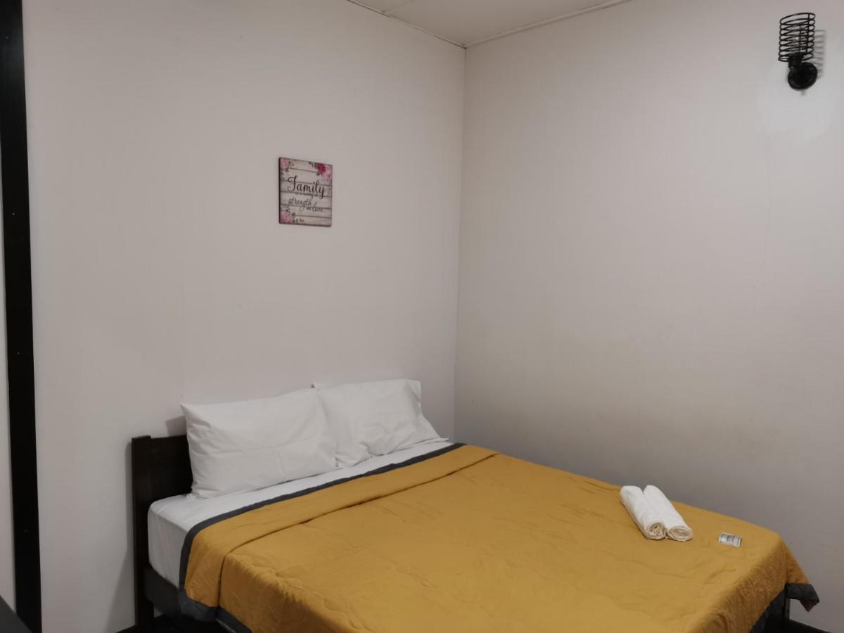 G Fortune Guest House+ George Town Exteriör bild