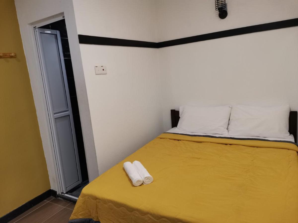 G Fortune Guest House+ George Town Exteriör bild